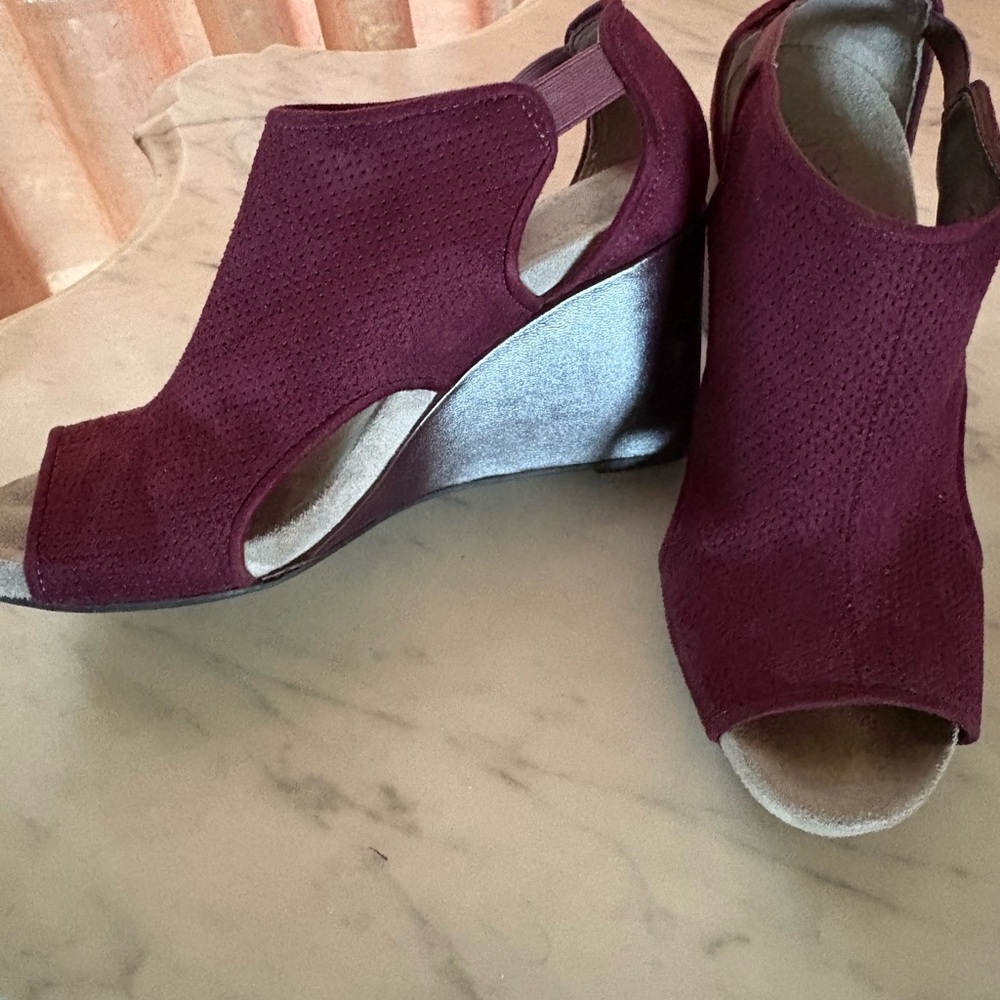 Women's Burgundy Peep-Toe Wedges